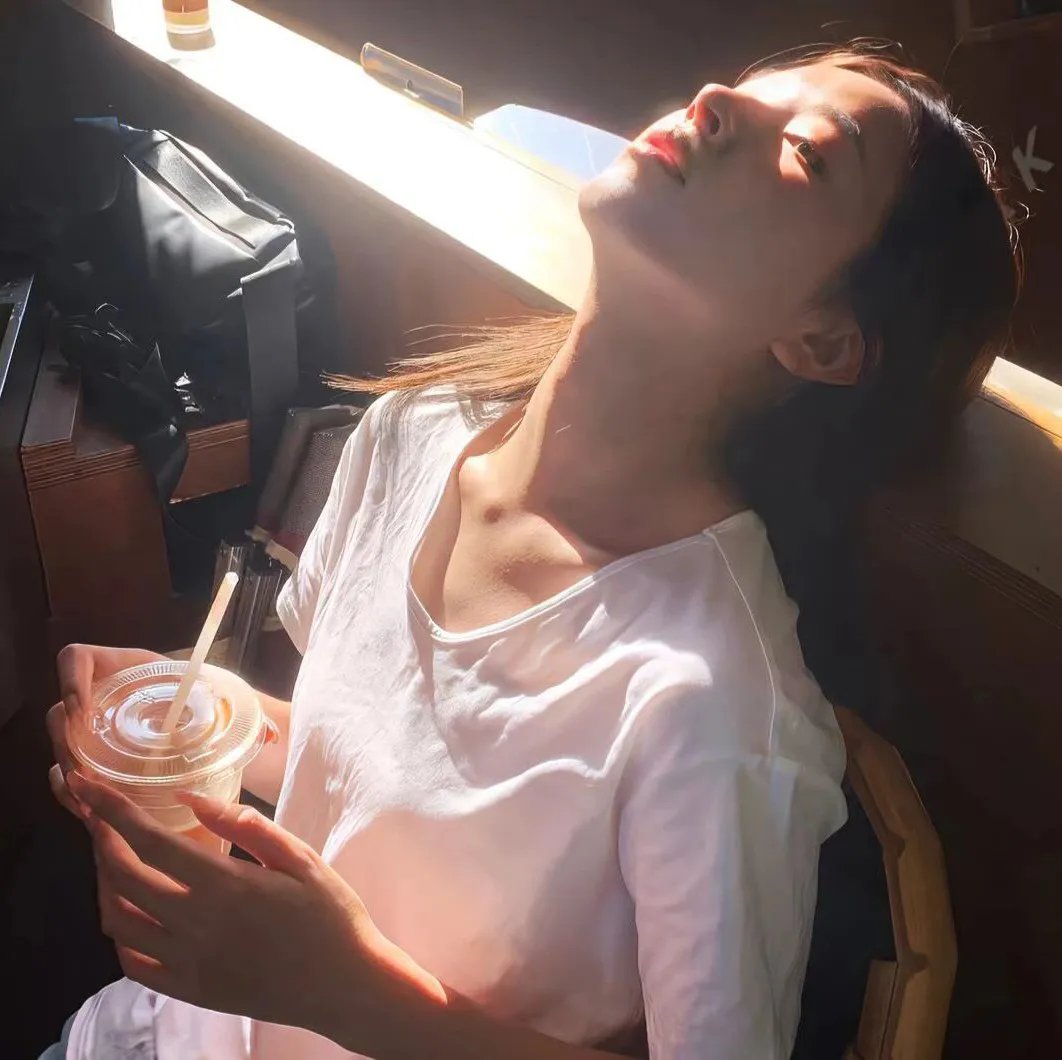 小犬与女孩